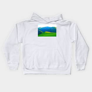 Scenery in Piani di Ragnolo with pastures and Sibillini Kids Hoodie